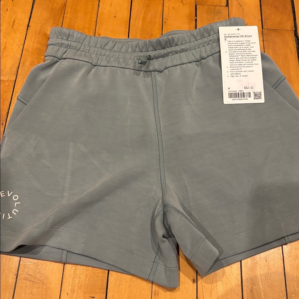 Lululemon Softstreme HR Short 4”, size 4 NWT